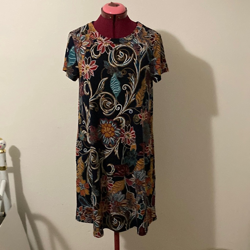 Apt 9 SZ Small black with floral design dress Made in Vietnam 100% polyester